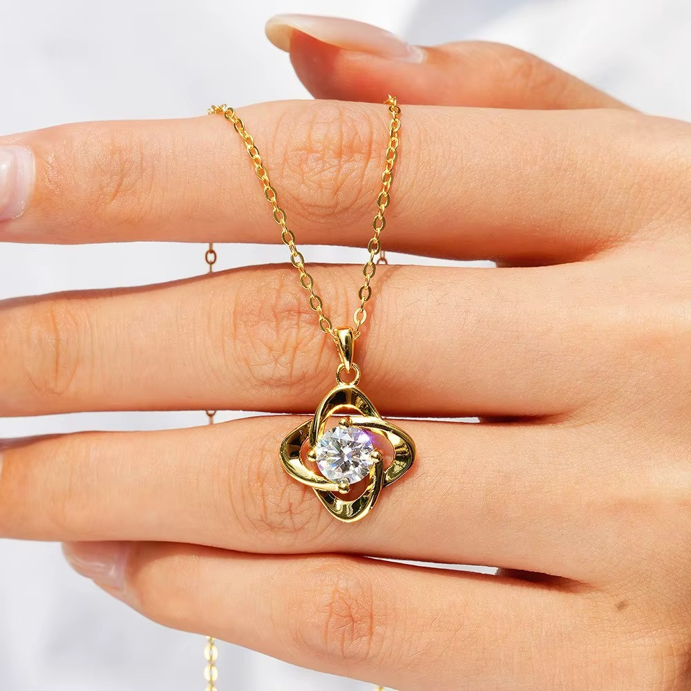 Eternal Clover Moissanite Necklace
